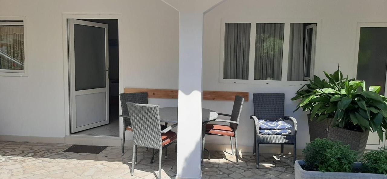 Rooms & Apartments Kaurloto Pag Town Exterior photo