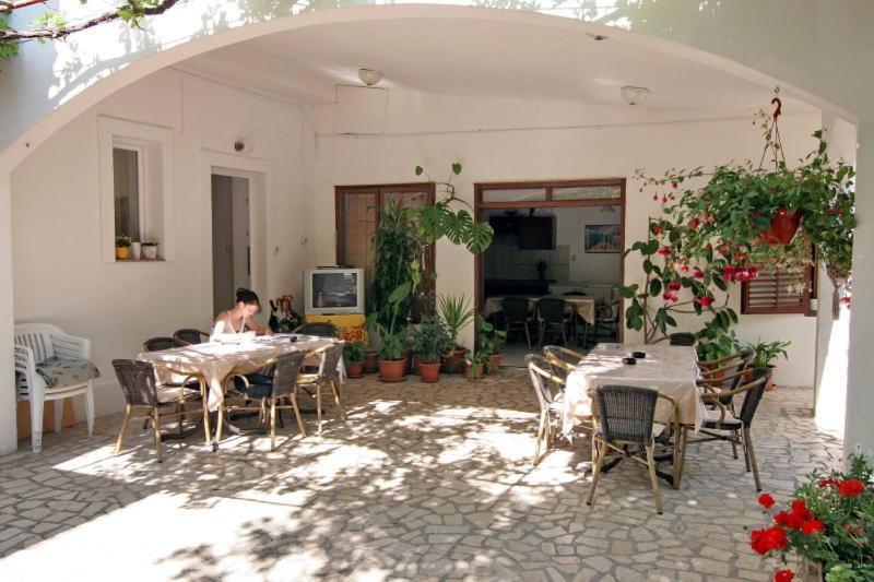 Rooms & Apartments Kaurloto Pag Town Exterior photo